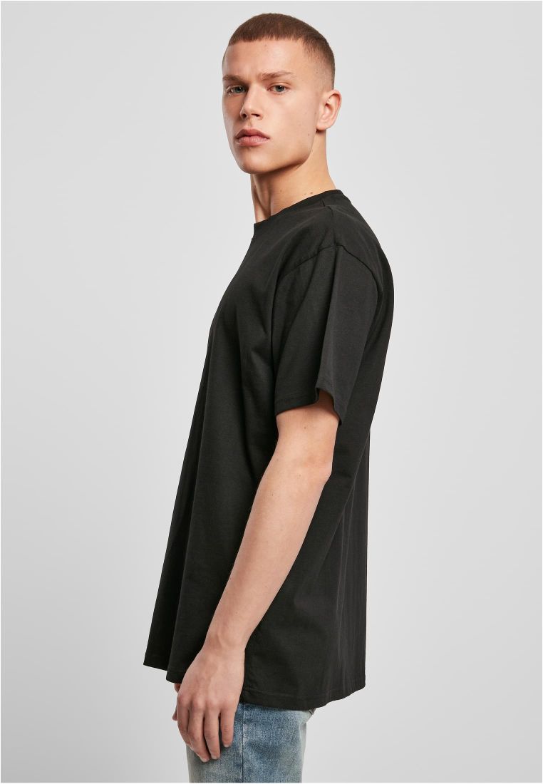 T-shirt oversize heavy porté — vue de trois quarts