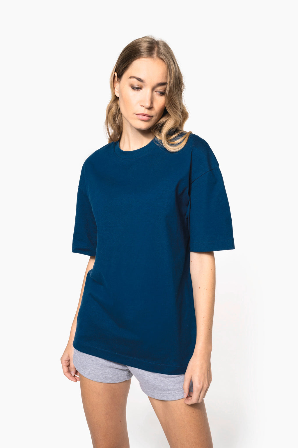 T-shirt oversize 220 unisexe porté — visuel 6