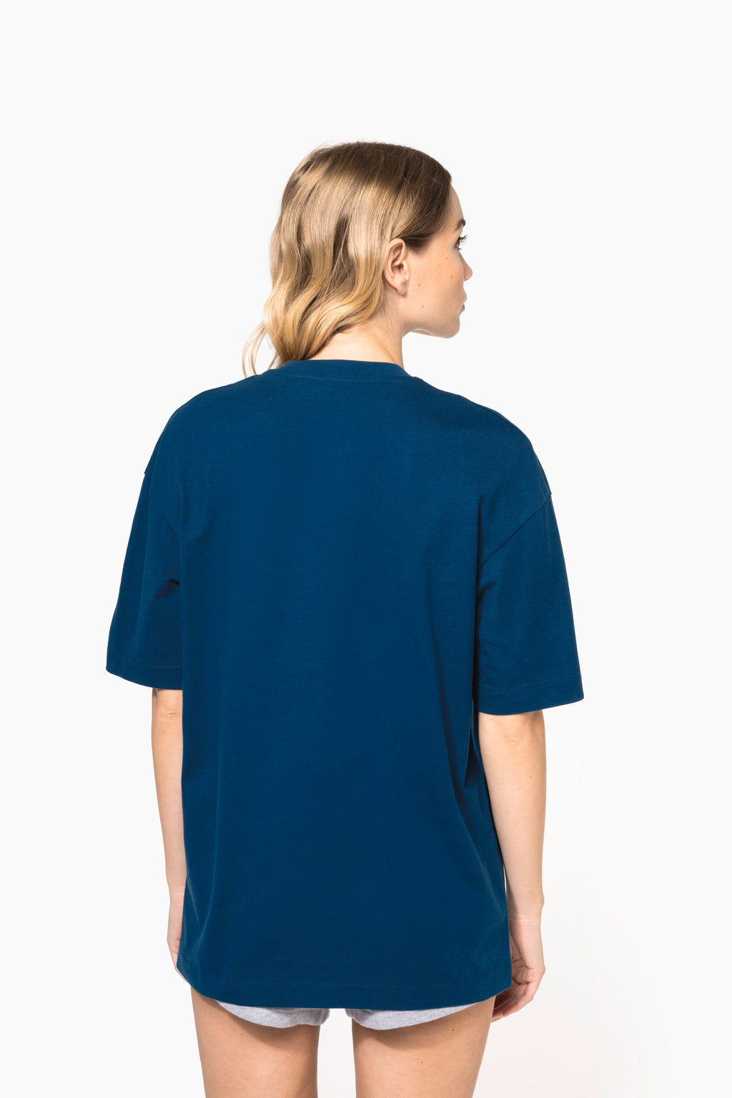 T-shirt oversize 220 unisexe porté — visuel 7
