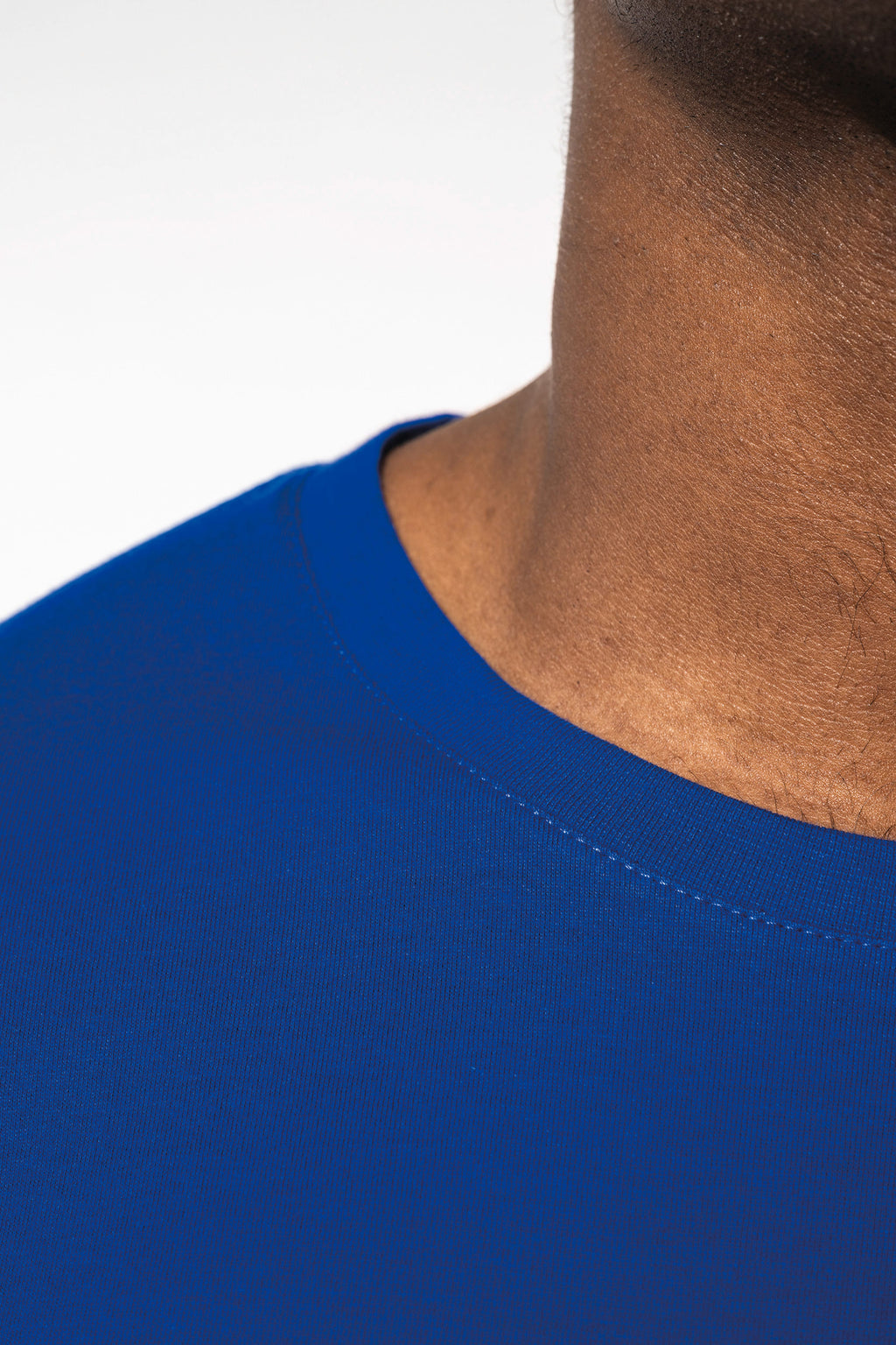 T-shirt bio 150 homme personnalisable porté — vue 7