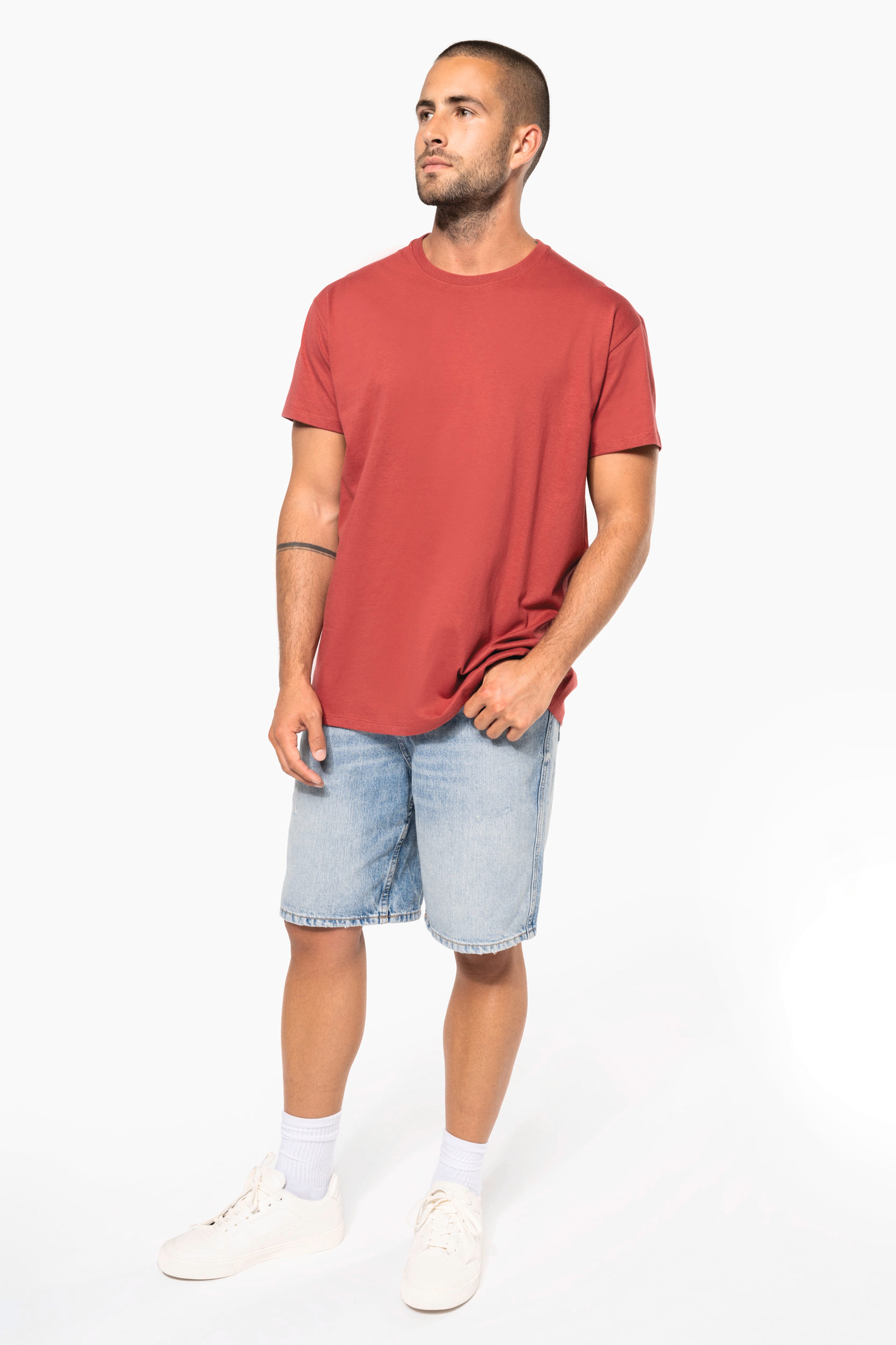 T-shirt bio 190 personnalisable porté, vue de dos