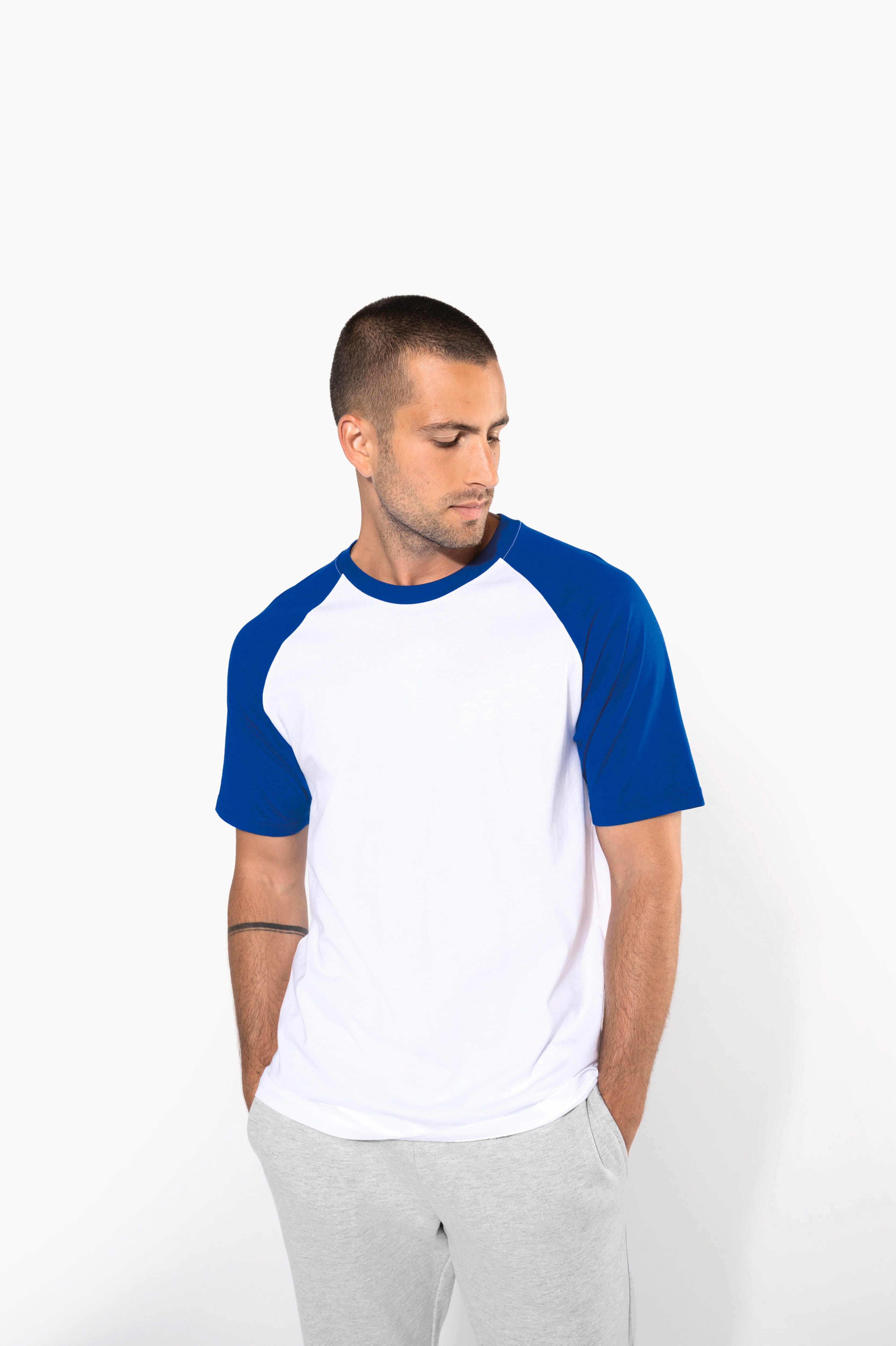 T-shirt baseball bicolore porté 1