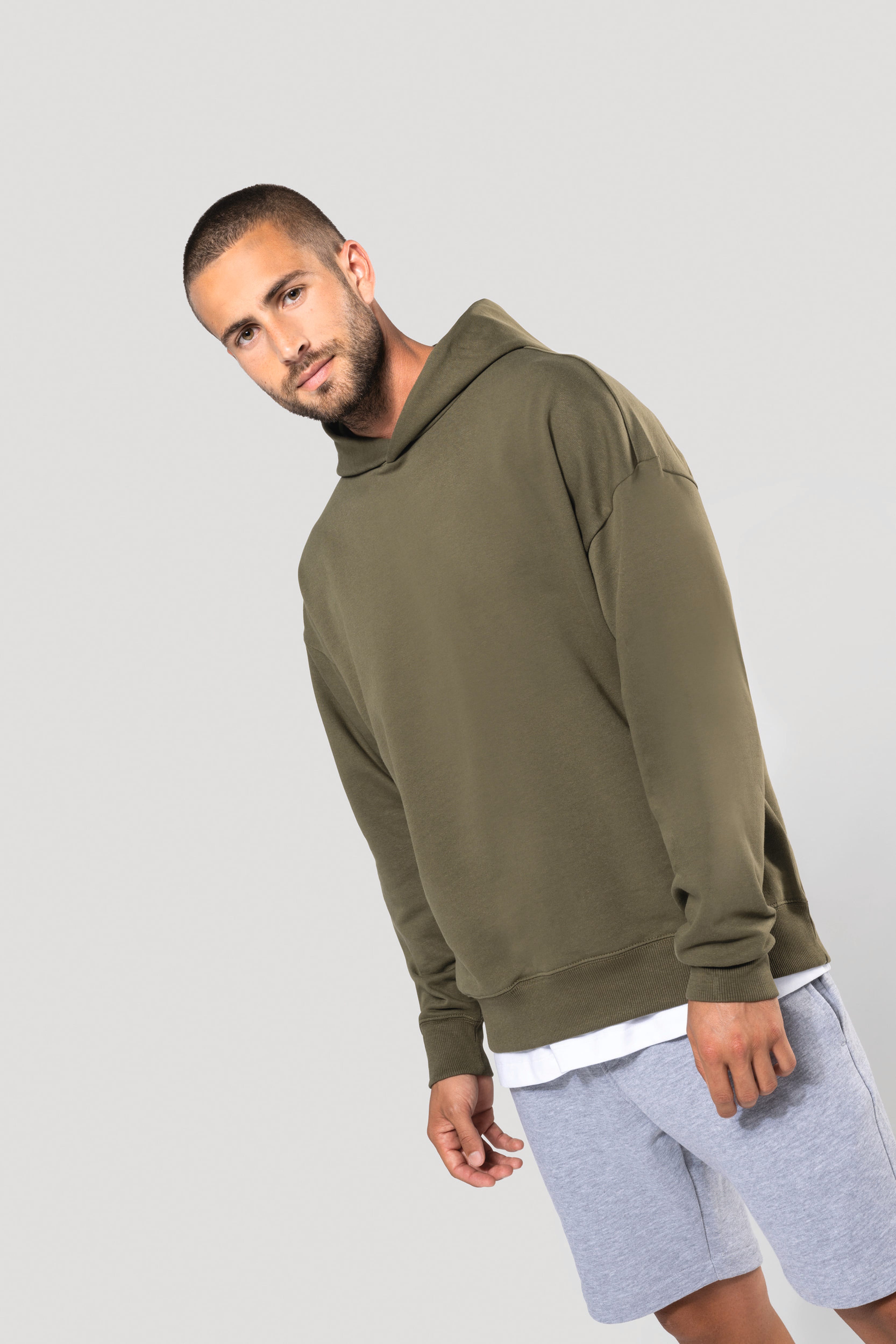 Hoodie oversize molleton unisexe — porté 4