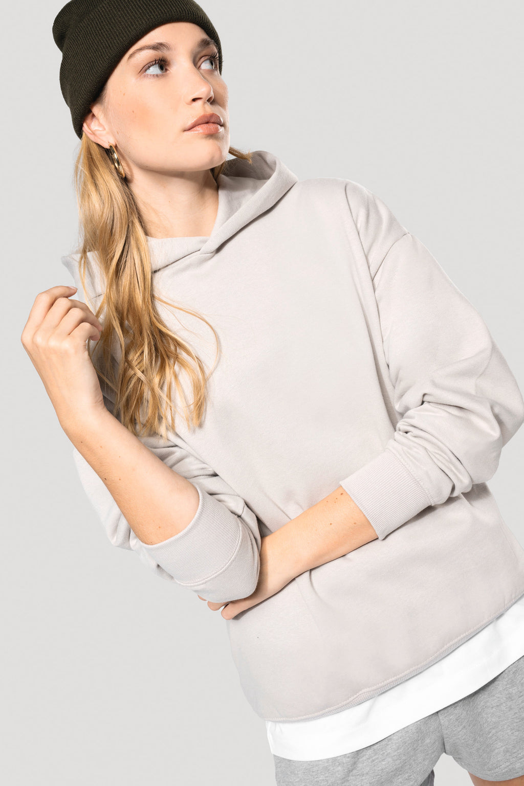 Hoodie oversize molleton unisexe — porté 6