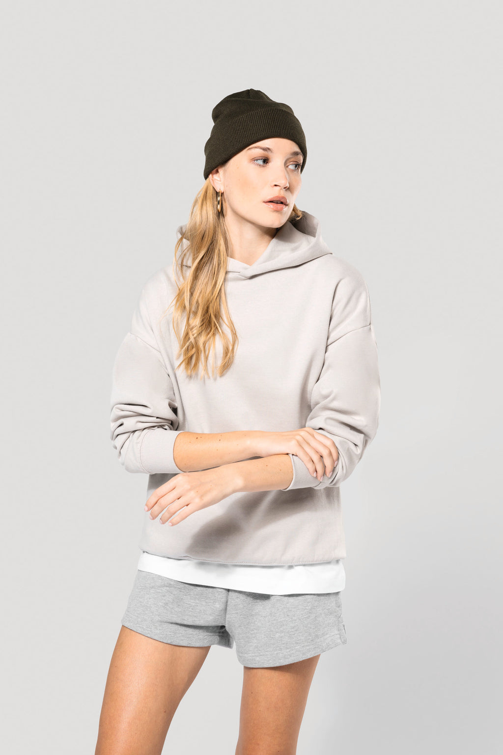 Hoodie oversize molleton unisexe — porté 8