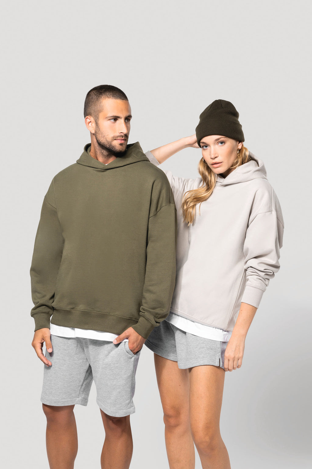 Hoodie oversize molleton unisexe — porté 1