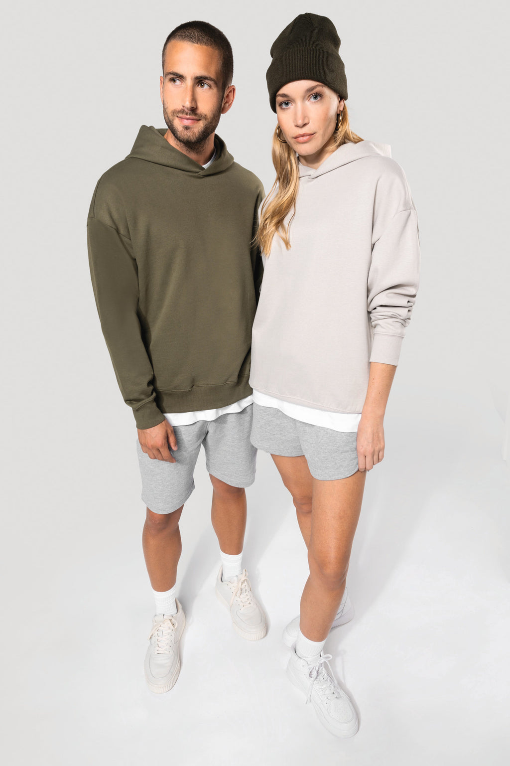 Hoodie oversize molleton unisexe — porté 10