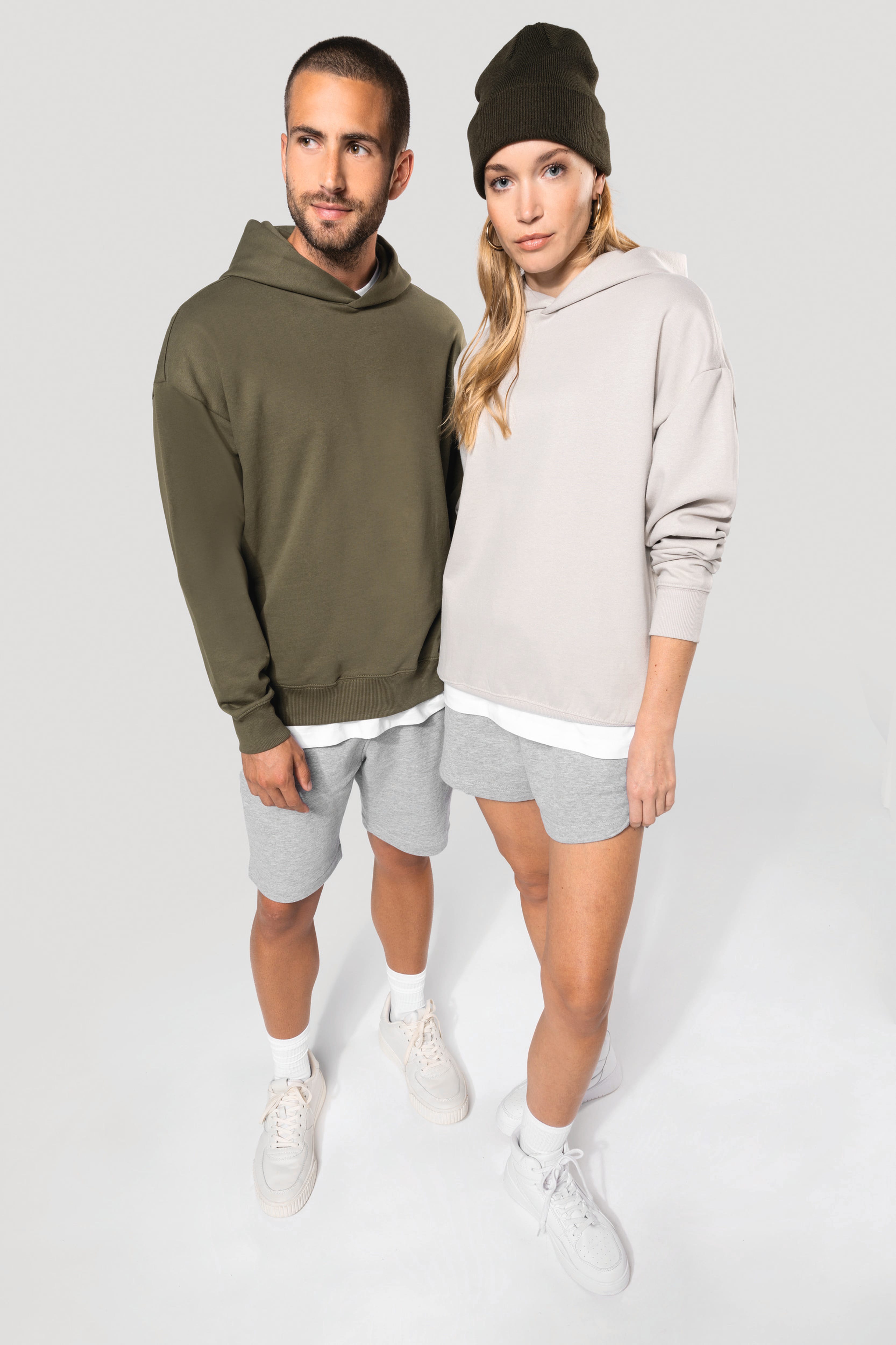 Hoodie oversize molleton unisexe — porté 10