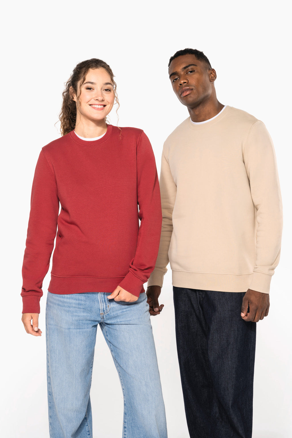 Sweatshirt col rond unisexe porté — visuel 3