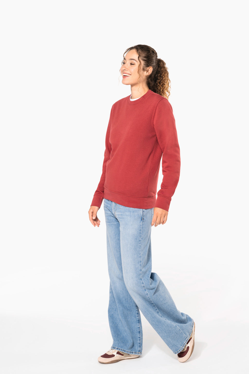 Sweatshirt col rond unisexe porté — visuel 12