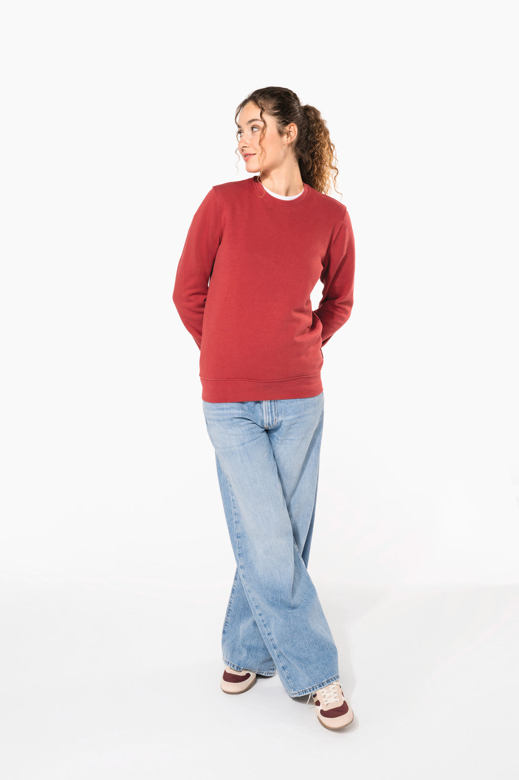Sweatshirt col rond unisexe porté — visuel 13