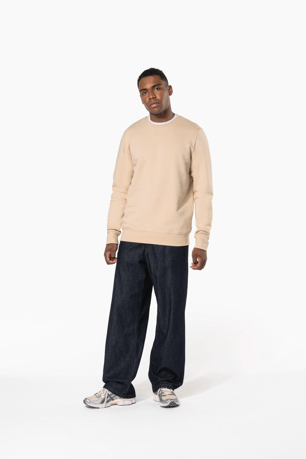 Sweatshirt col rond unisexe porté — visuel 8