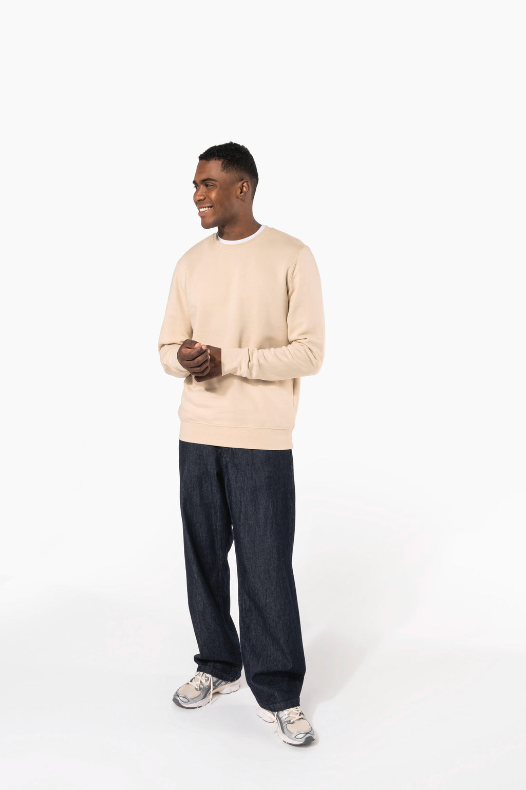 Sweatshirt col rond unisexe porté — visuel 7