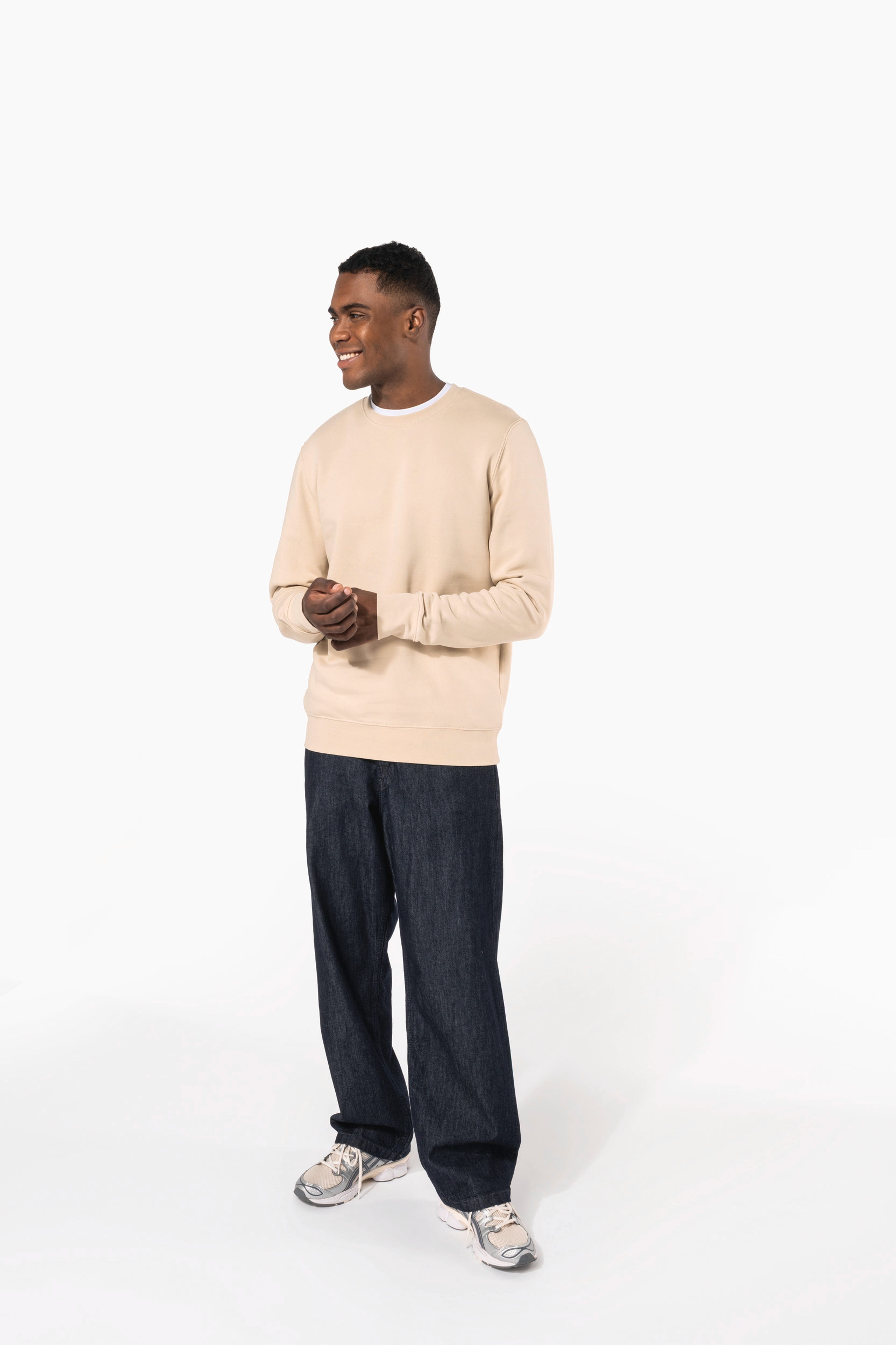 Sweatshirt col rond unisexe porté — visuel 7