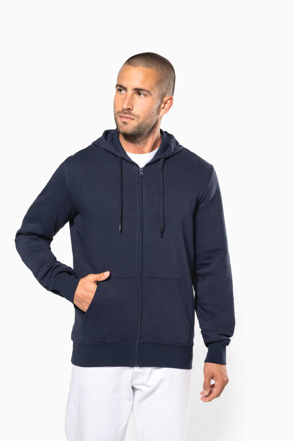 Veste zippée à capuche homme portée 8