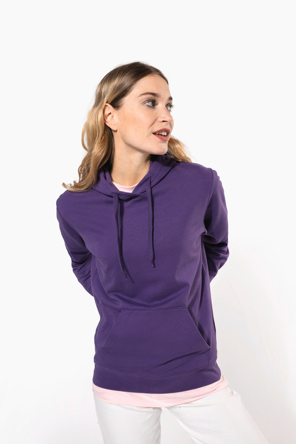 Hoodie femme personnalisable — visuel porté 4