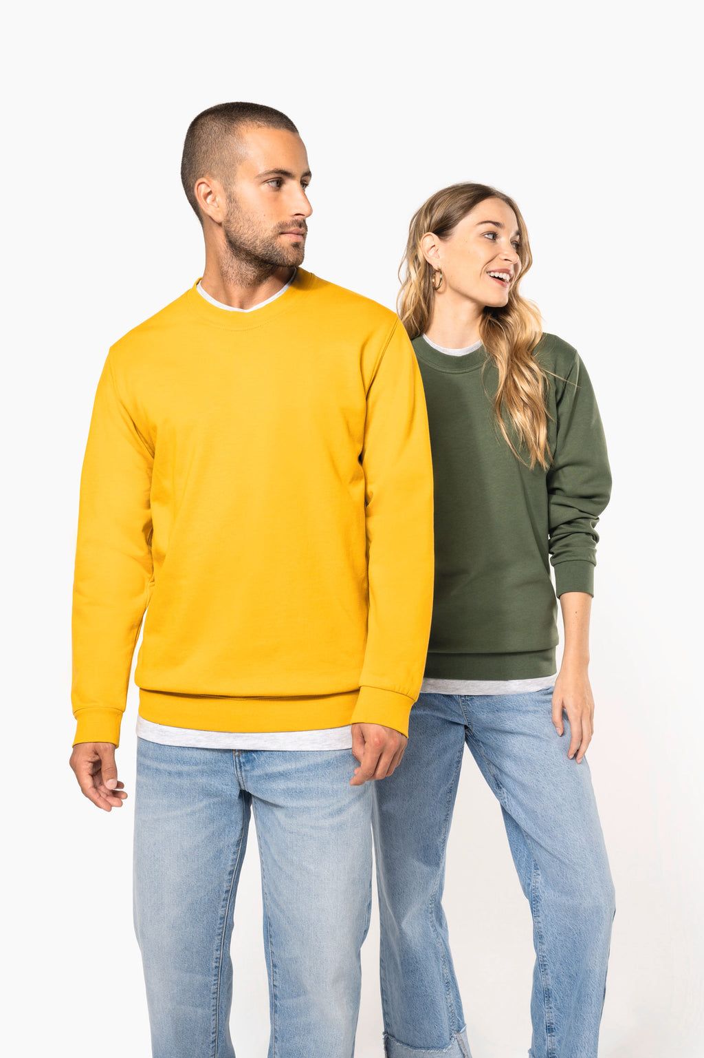 Sweatshirt col rond unisexe personnalisable — visuel porté 11