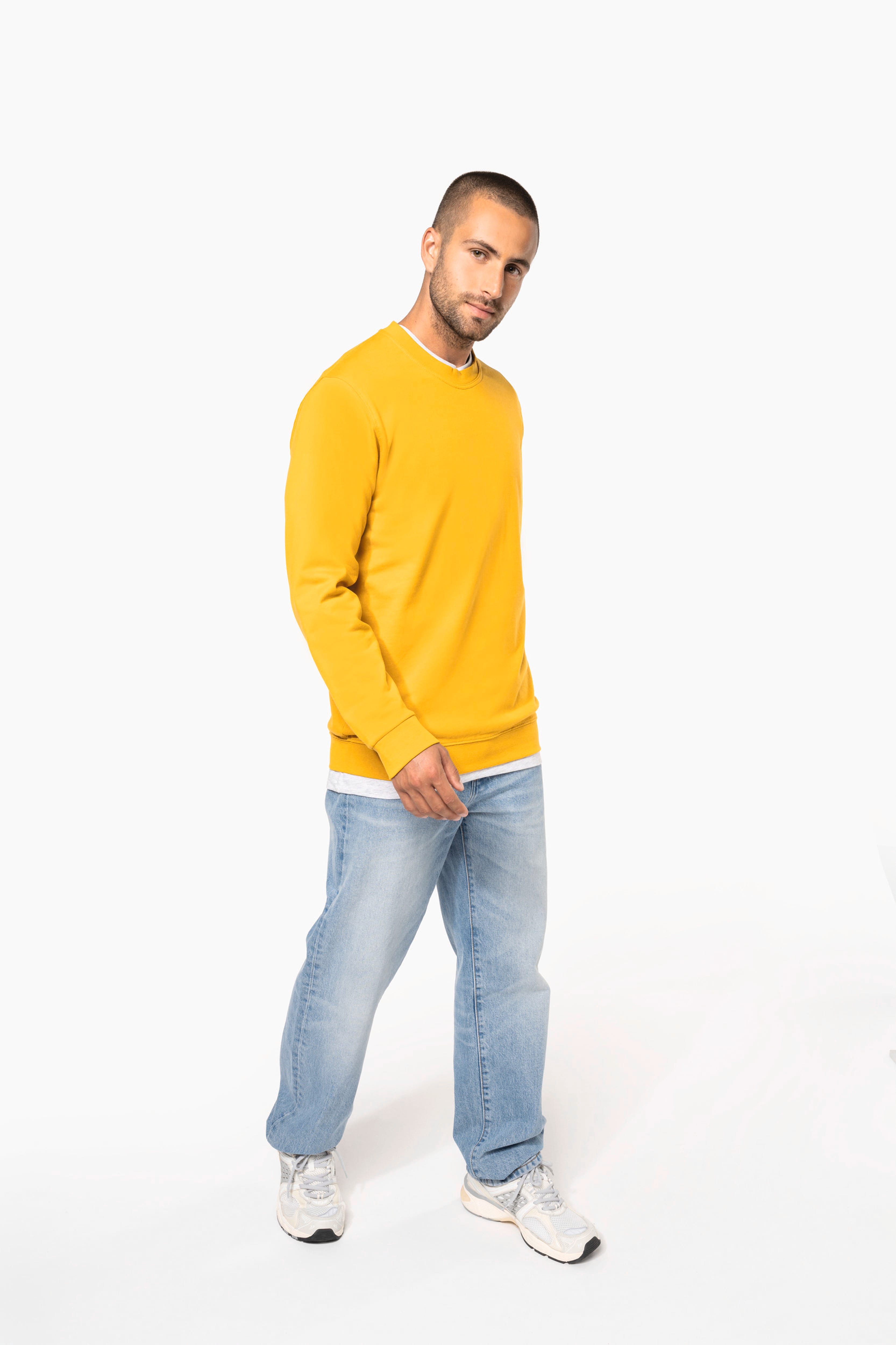 Sweatshirt col rond unisexe personnalisable — visuel porté 5