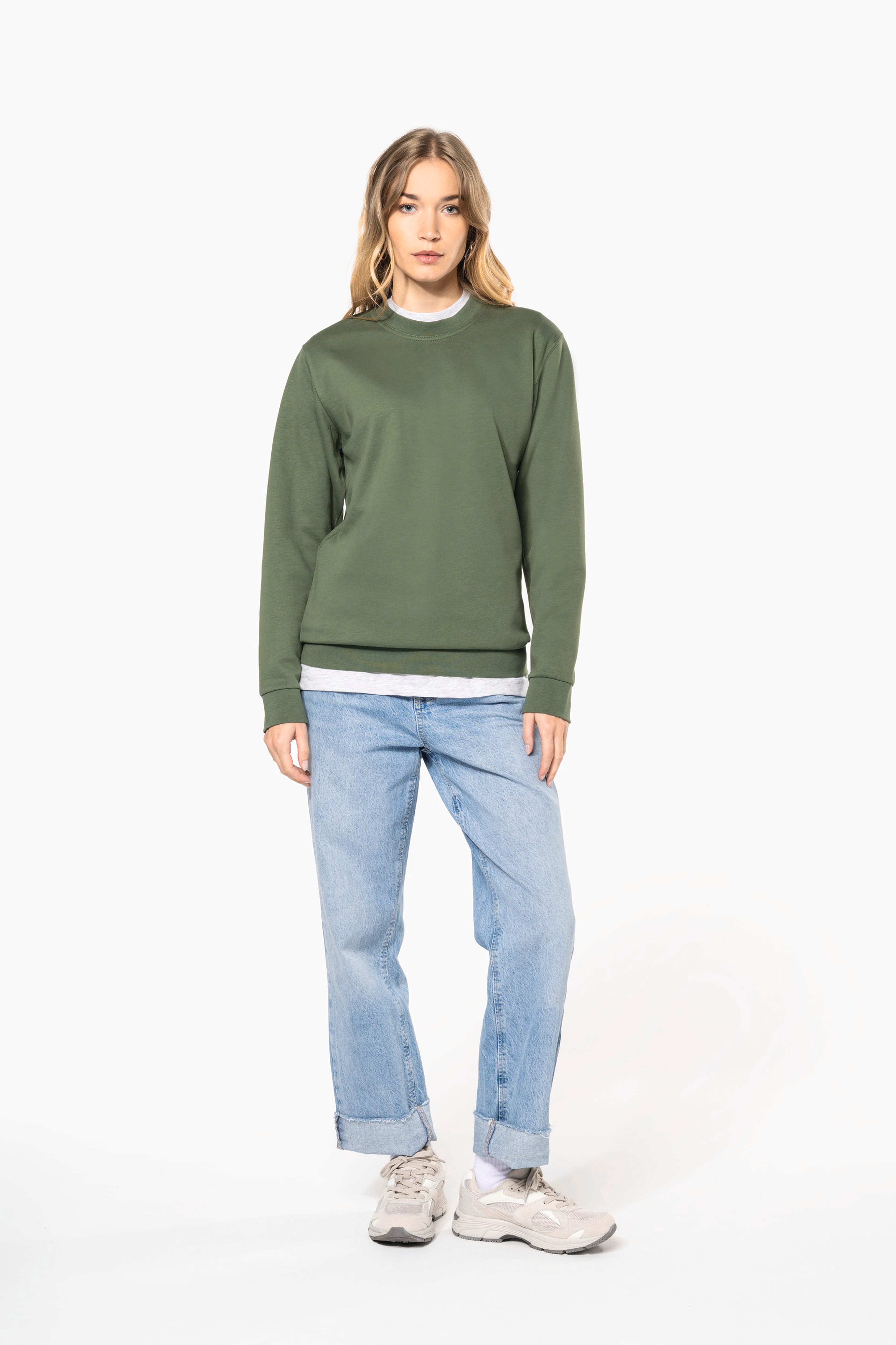Sweatshirt col rond unisexe personnalisable — visuel porté 9