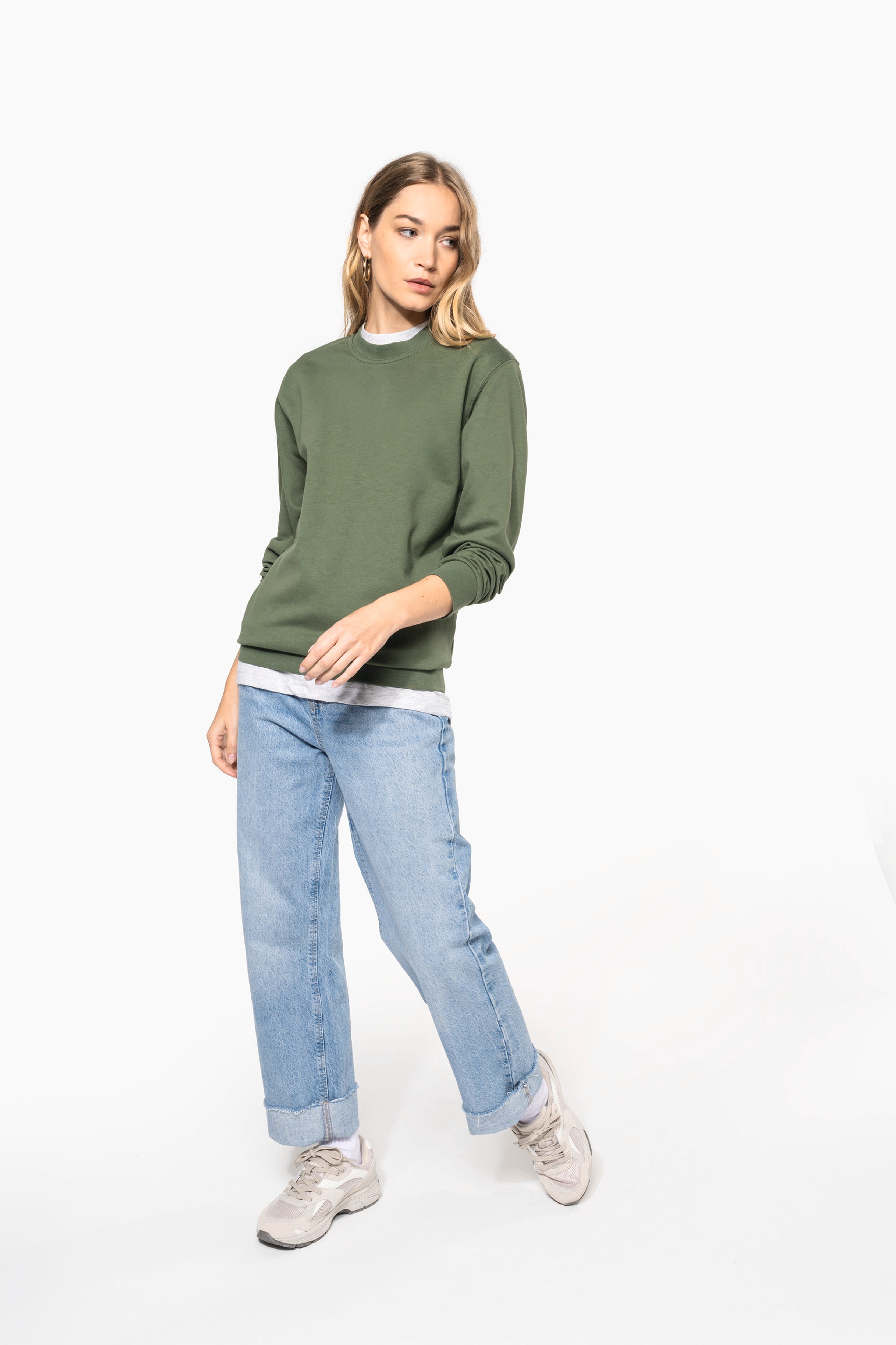 Sweatshirt col rond unisexe personnalisable — visuel porté 10