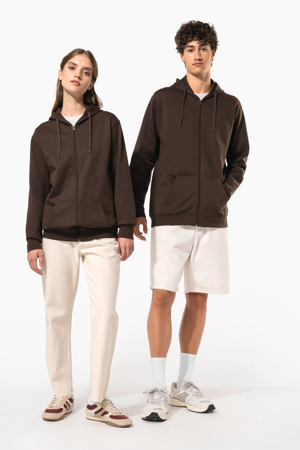 Sweat zippé à capuche unisexe personnalisable — visuel porté 8