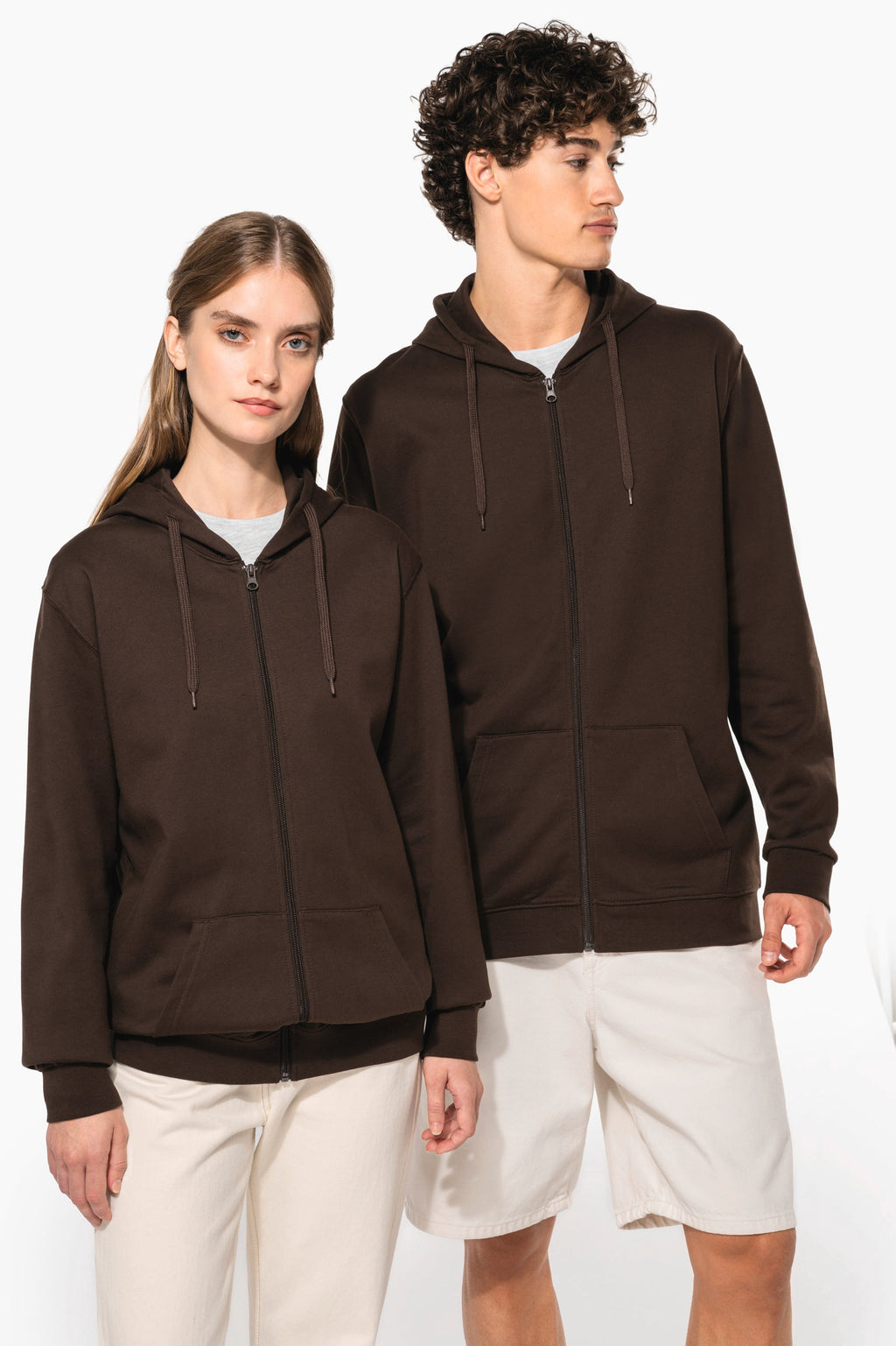 Sweat zippé à capuche unisexe personnalisable — visuel porté 9