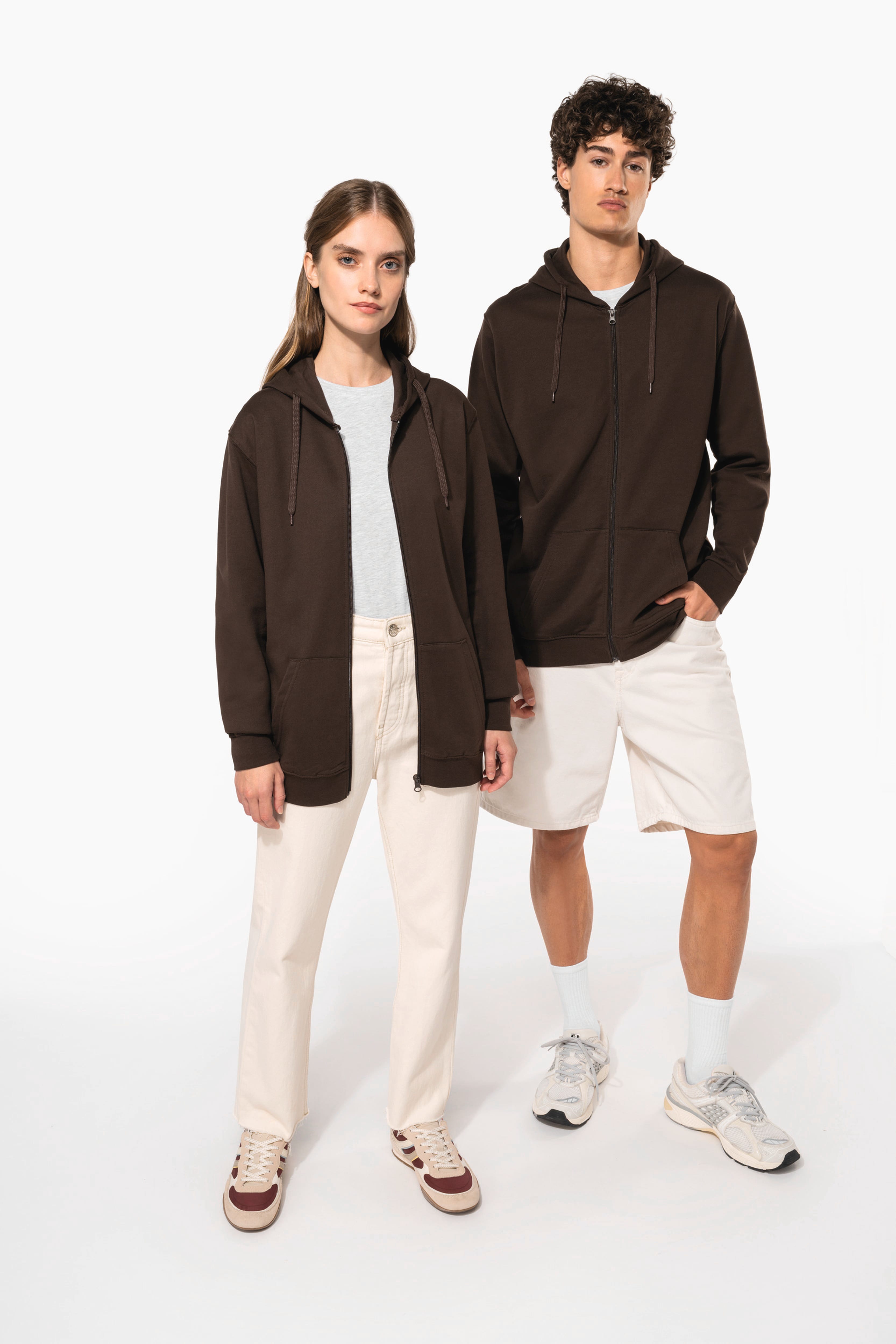 Sweat zippé à capuche unisexe personnalisable — visuel porté 6