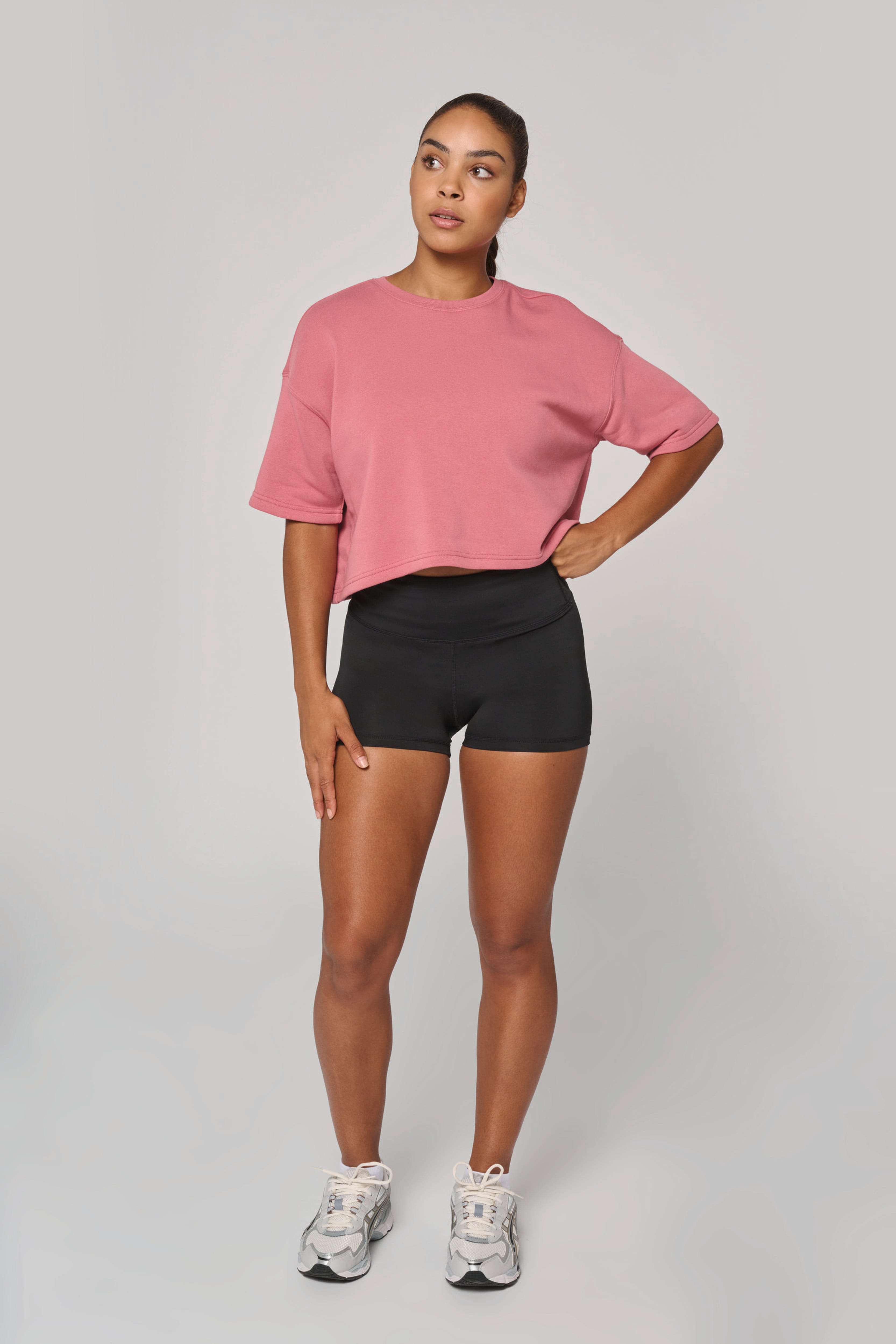 Sweatshirt crop manches courtes femme porté — vue 8