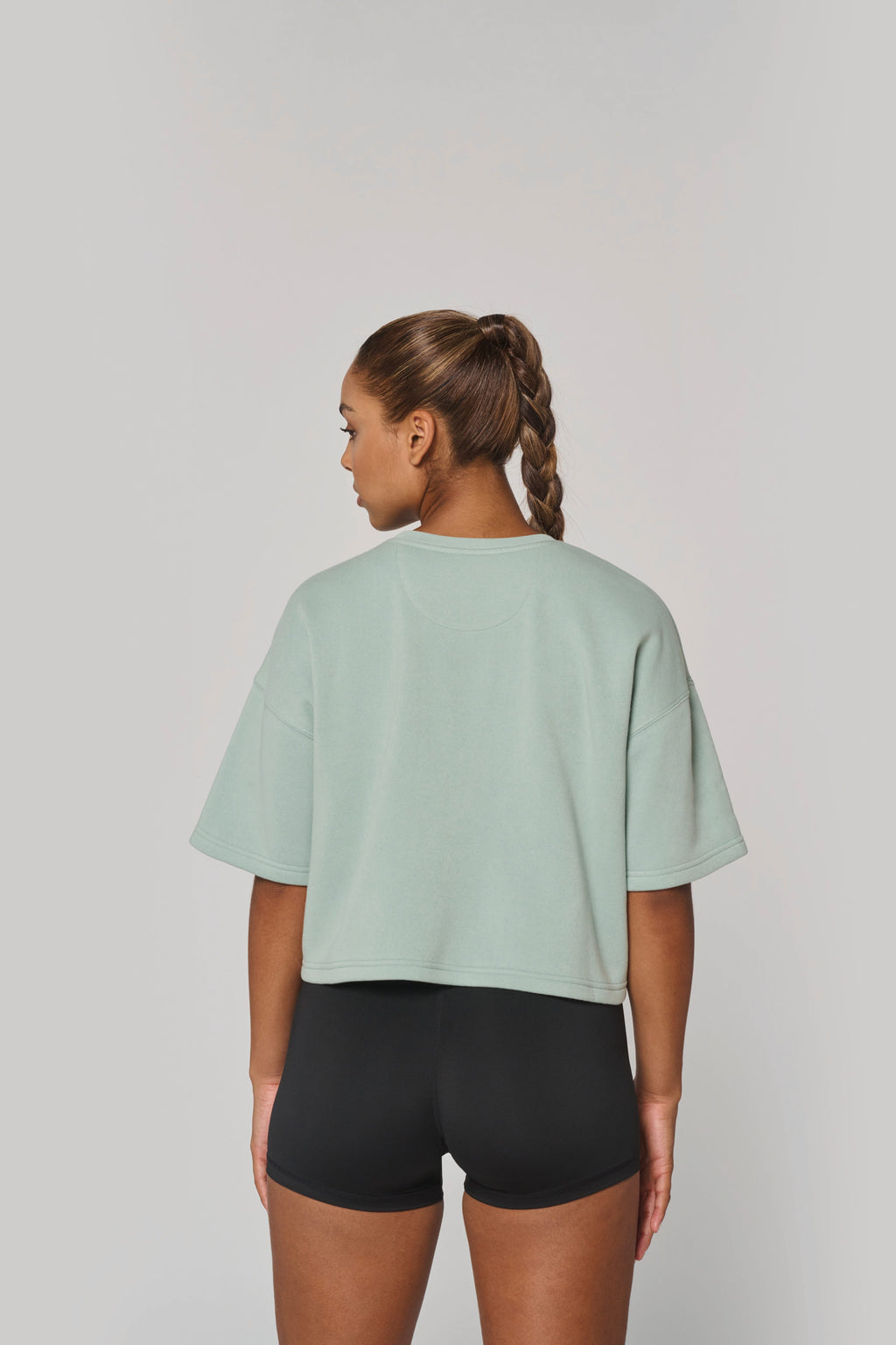 Sweatshirt crop manches courtes femme porté — vue 5