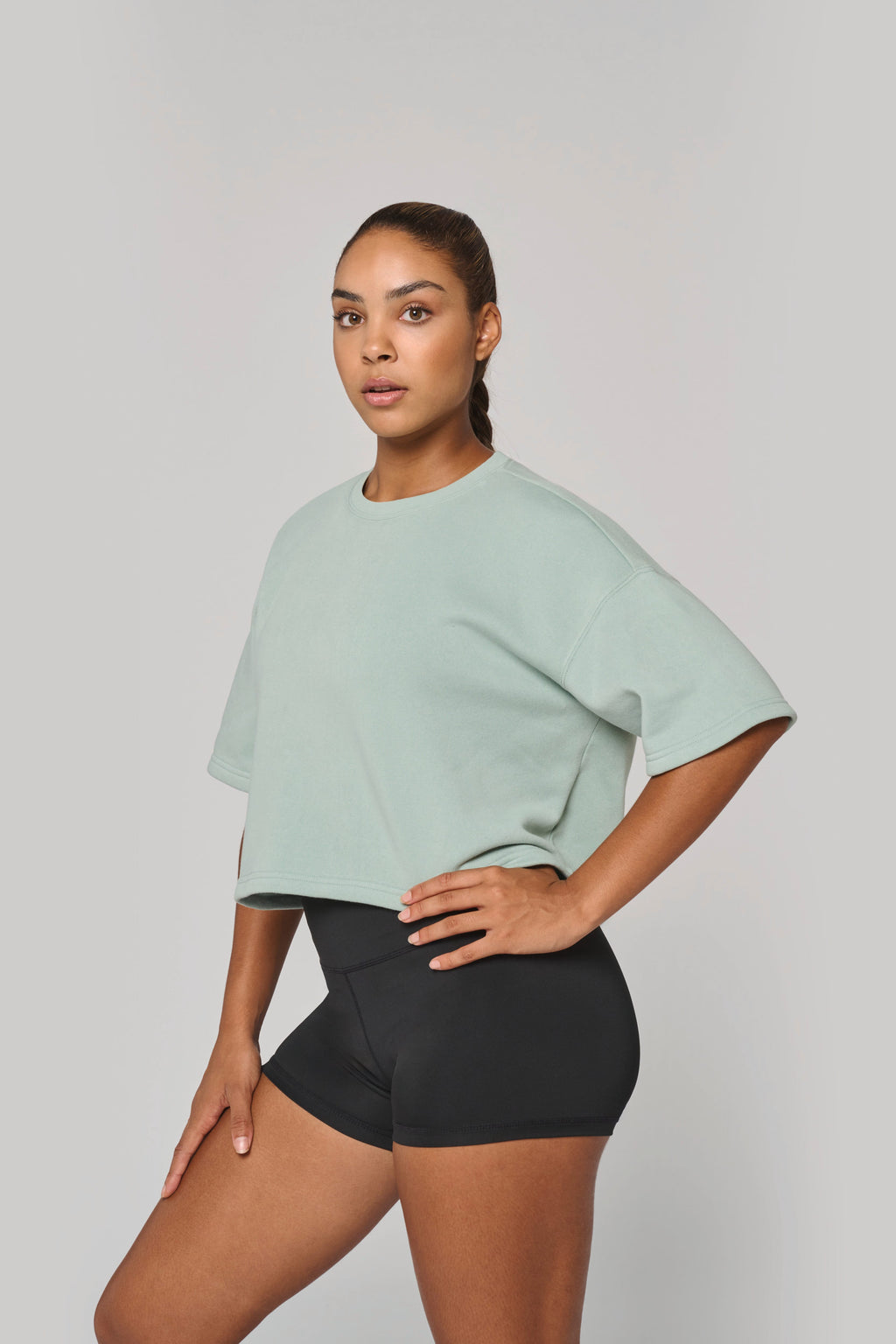 Sweatshirt crop manches courtes femme porté — vue 6