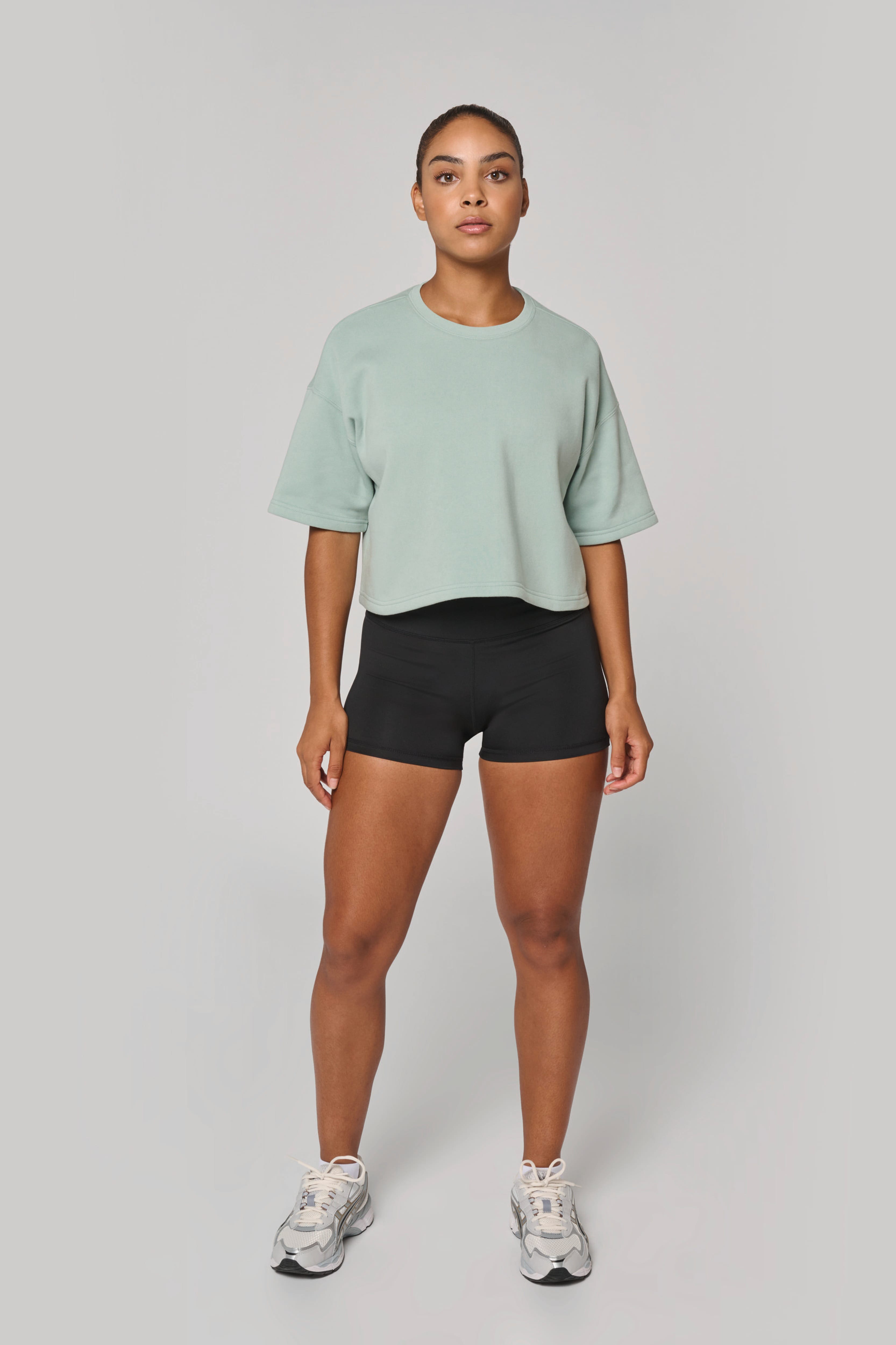 Sweatshirt crop manches courtes femme porté — vue 7