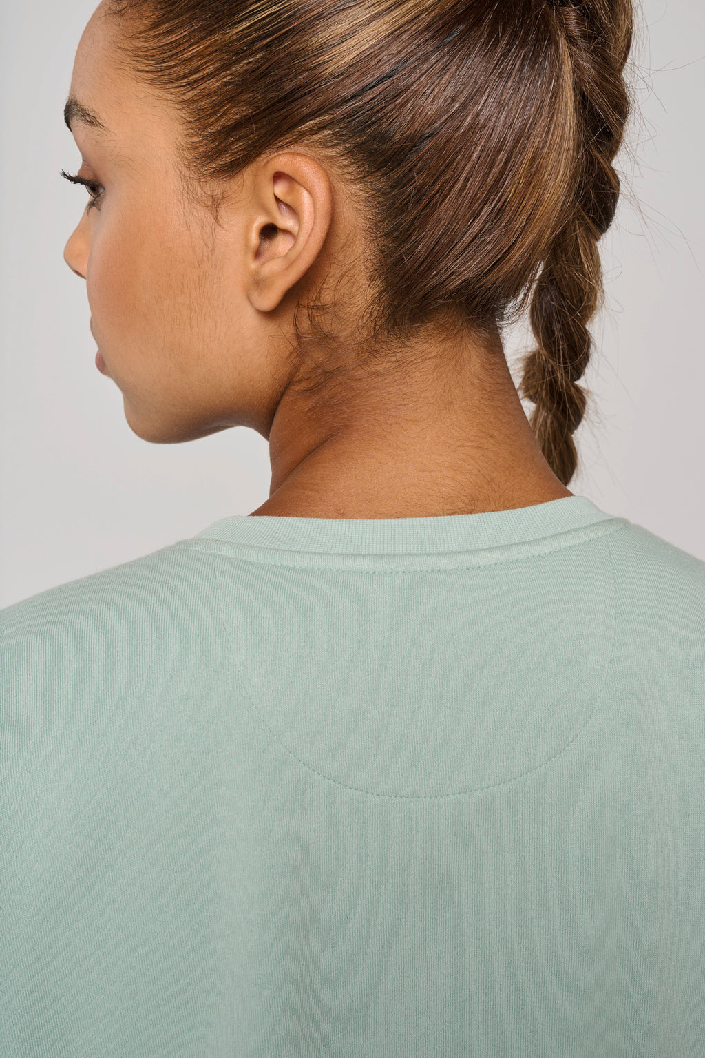 Sweatshirt crop manches courtes femme porté — vue principale