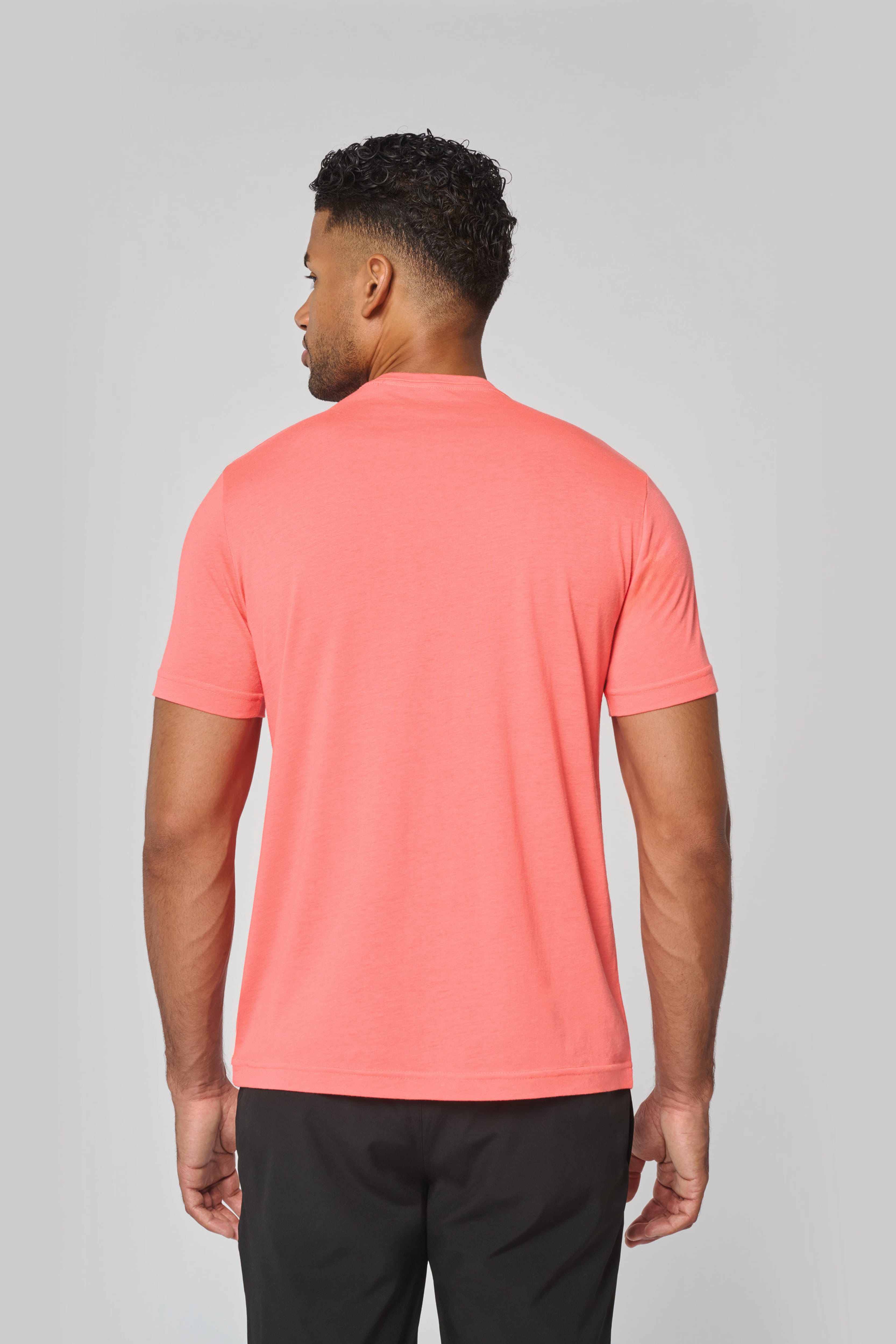 T-shirt triblend homme porté — vue de dos
