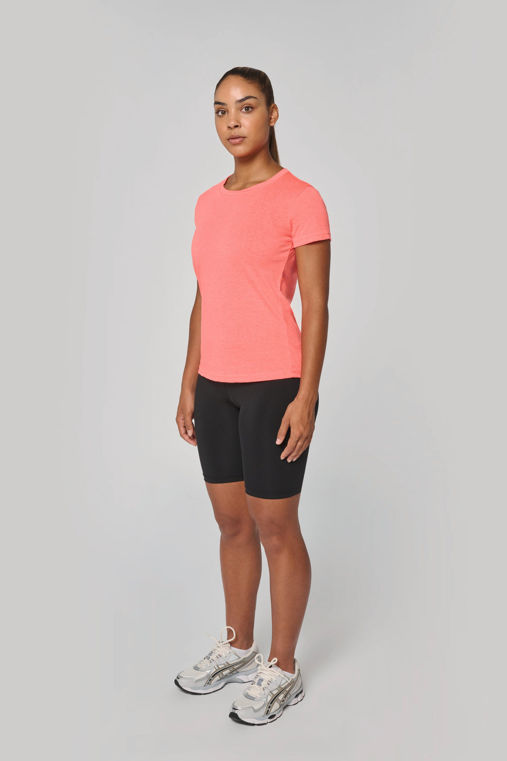 T-shirt triblend femme porté — vue de trois quarts