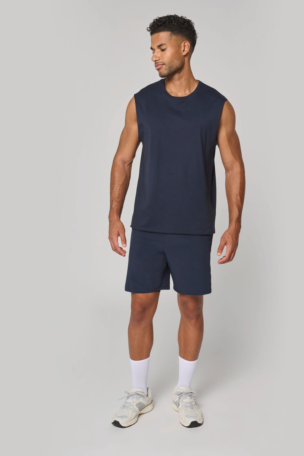Short 2 en 1 écoresponsable homme porté à l'entraînement